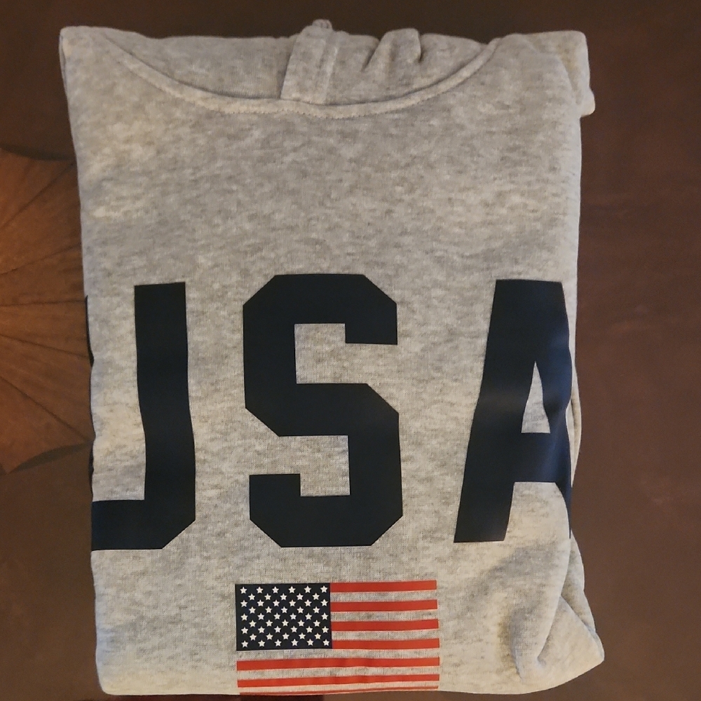 USA Gray Graphic Swestshirt with U.S.A. Flag.  NEW